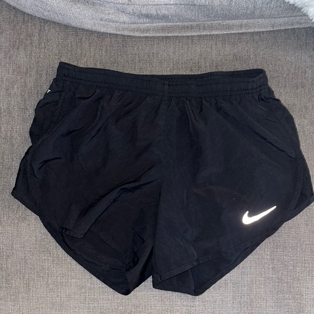 Black nike womens running shorts with pocket